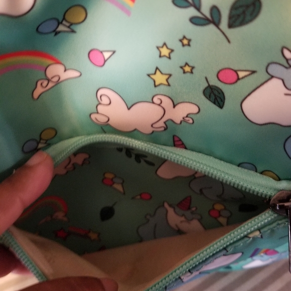 Kemy's crossbody unicorn print handbag - Picture 3 of 4